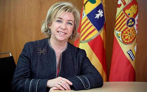 La consellera ripollesa Dolores Serrat converteix el català en LAPAO.