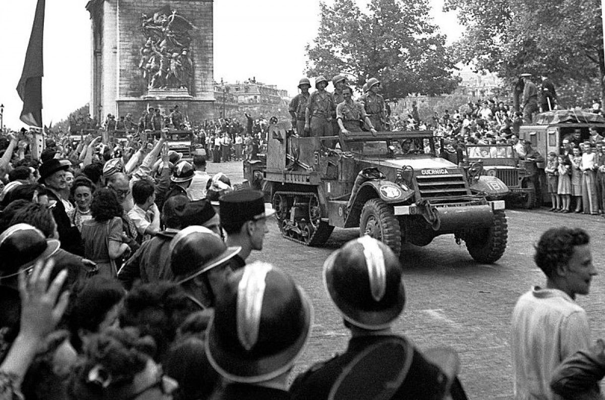 Un moment de l'entrada de La Nou a París. l'agost de 1944