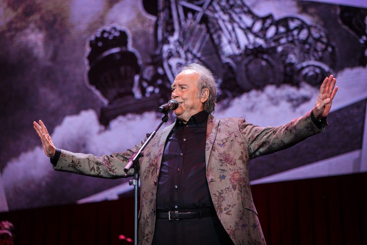 Joan Manuel Serrat en l'últim dels concerts de la seva dilatada carrera al Sant Jordi.