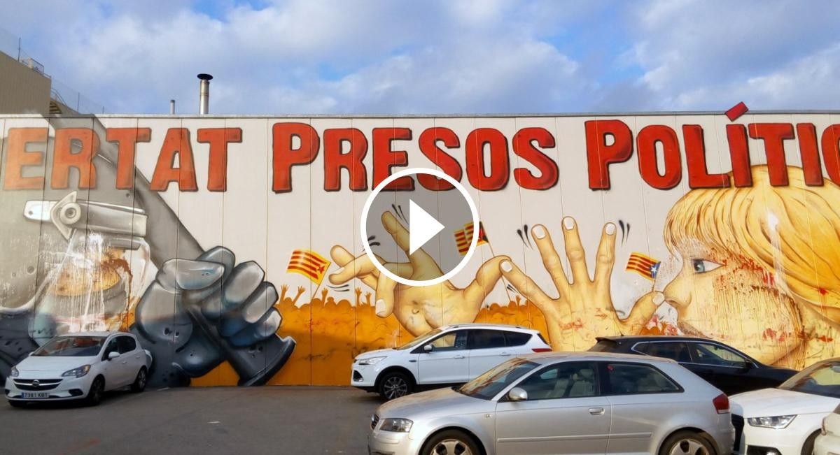 El grafit de l'artista local embrutat amb pintura