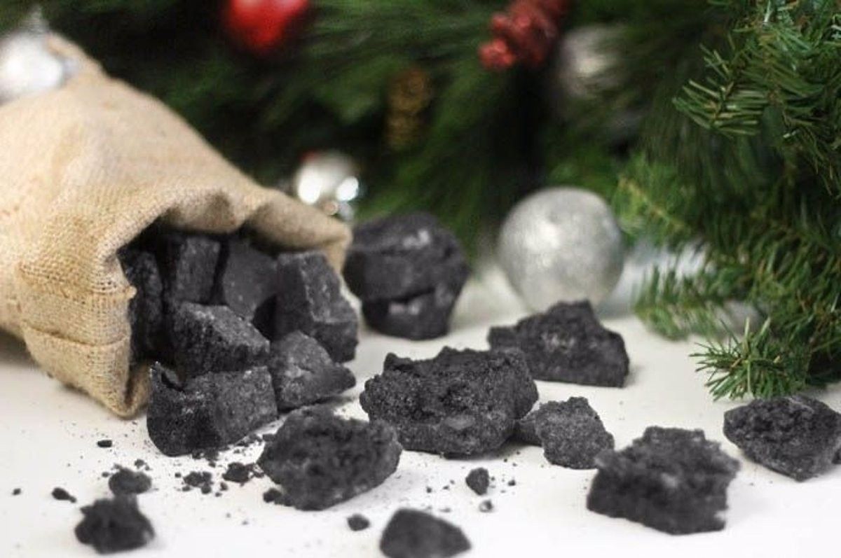 Un carbó dolç sota un arbre de Nadal