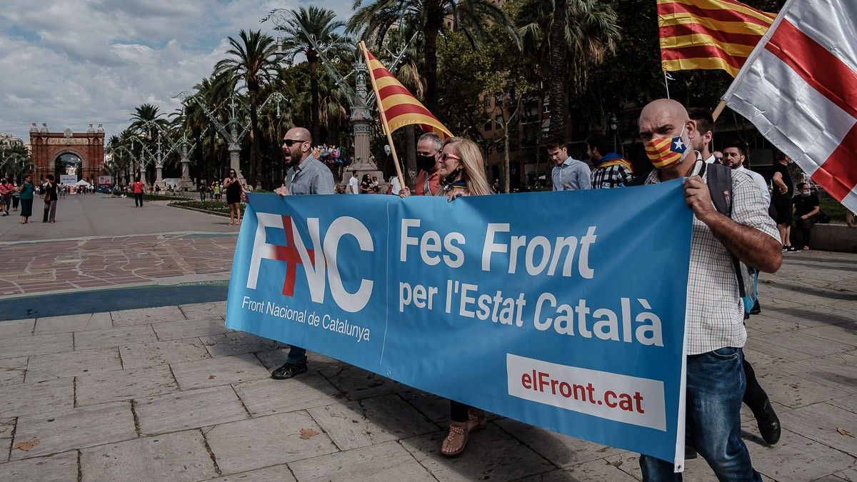 Manifestants del Front Nacional de Catalunya en una Diada