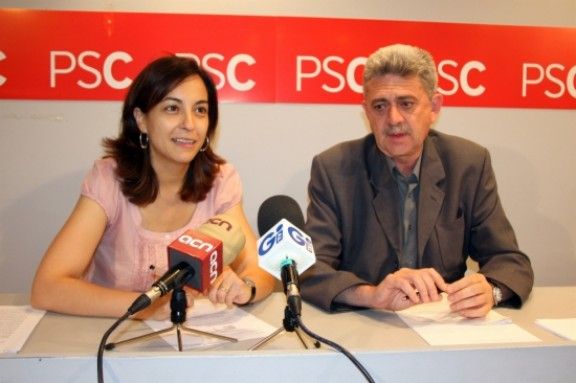 Els senadors gironins del PSC Rafel Bruguera i Iolanda Pineda, aquest matí durant la presentació de les esmenes de l'Entesa als PGE