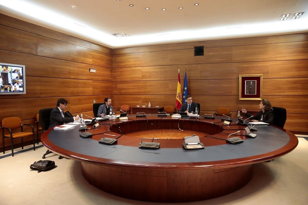 Pedro Sánchez, presidint una reunió del consell de ministres