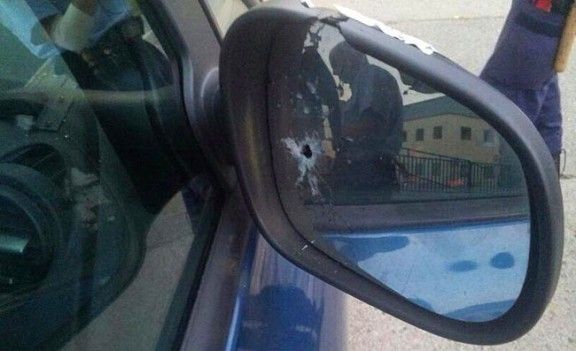 Un dels impactes de bala al cotxe dels Mossos