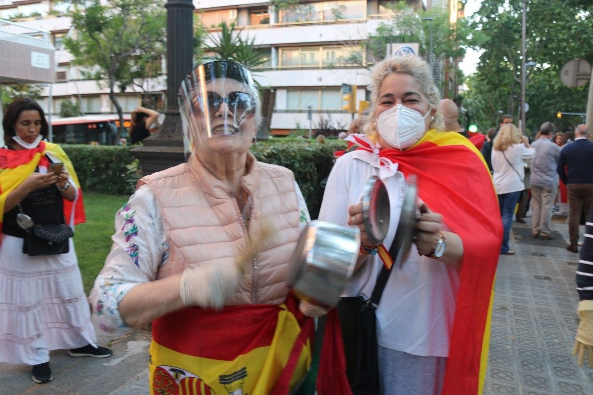 Dues manifestants, aquesta tarda a la Bonanova