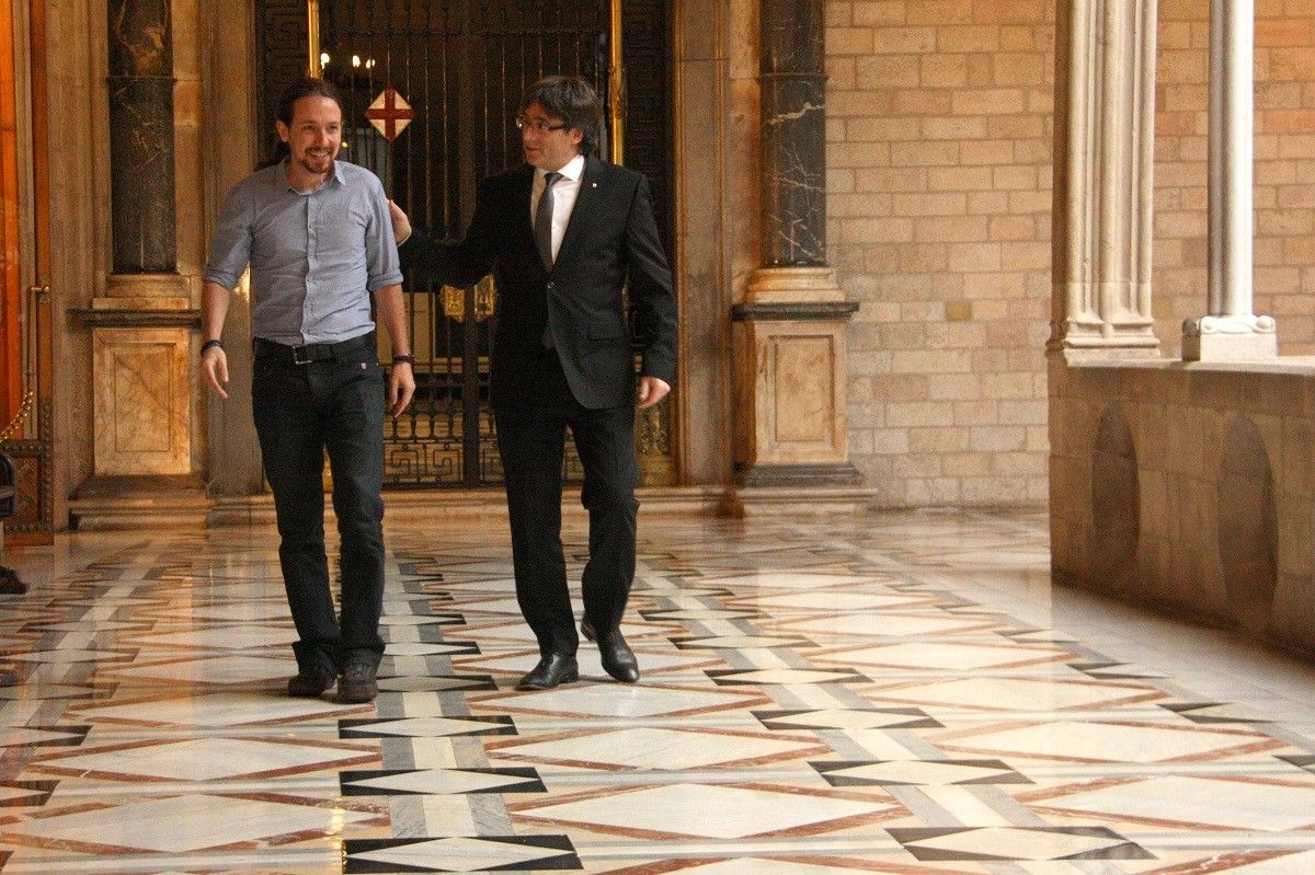 Pablo Iglesias i Carles Puigdemont, al Palau de la Generalitat el 2016. 
