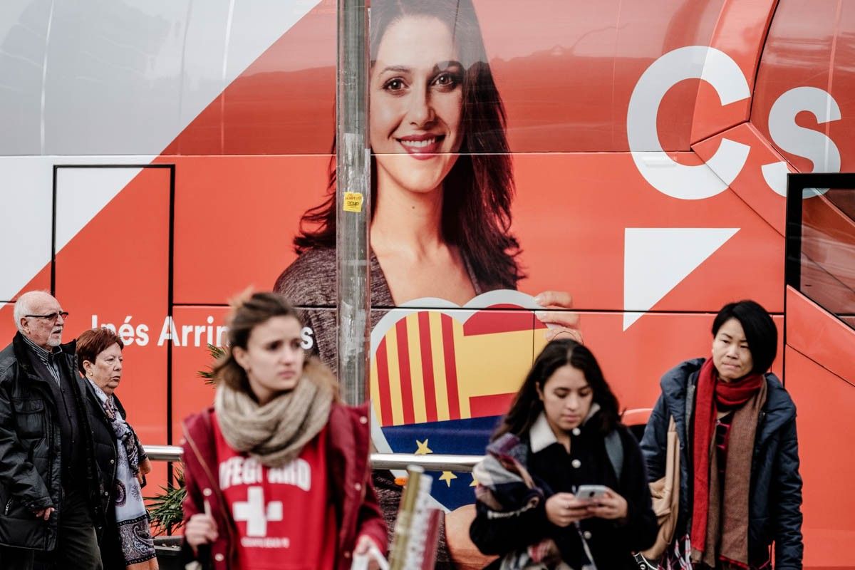 L'autobús electoral de la candidata de Ciutadans, Inés Arrimadas
