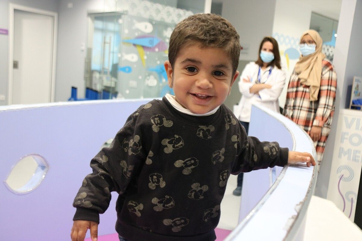 L'Ajmad, un dels sis nens bombolla diagnosticats de manera precoç a Catalunya