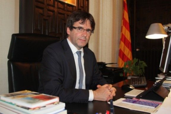L'alcalde de Girona, Carles Puigdemont, al seu despatx.