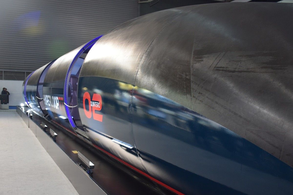 Una càpsula de l'Hyperloop, al recinte del Mobile
