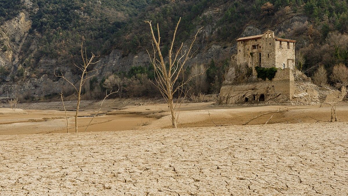 El Pantà de la Baells, al Berguedà, evidencia la manca de pluges dels darrers mesos