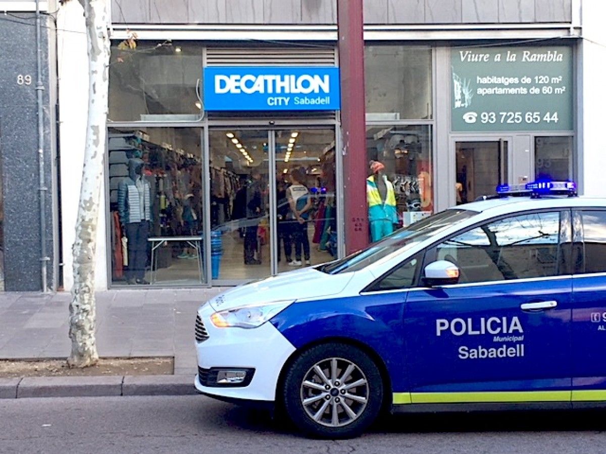 La Policia Municipal de Sabadell denuncia al conductor d'un vehicle per anar sota els efectes de l'alcohol