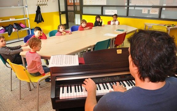 Una classe a l'escola de música del Ripollès