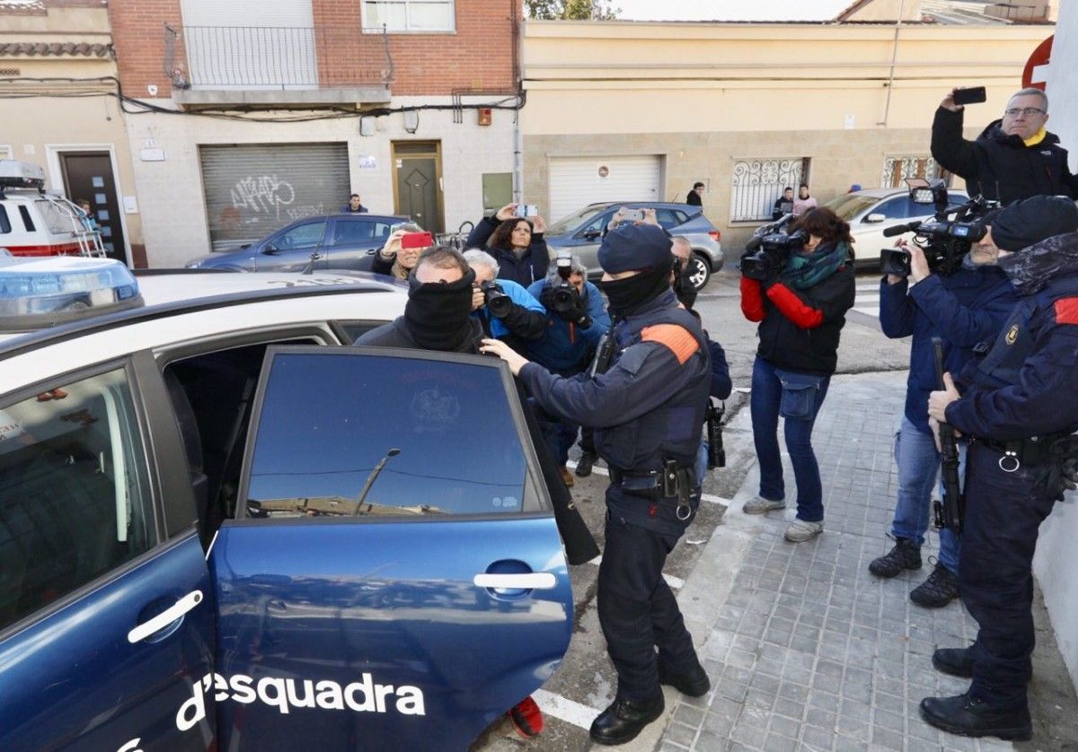 La sortida de l'arrestat de la seu de Hells Angels a Sabadell 