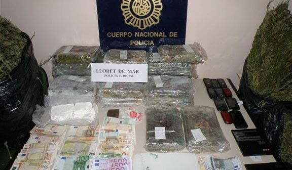 Imatge del material requisat al detingut a Lloret de Mar