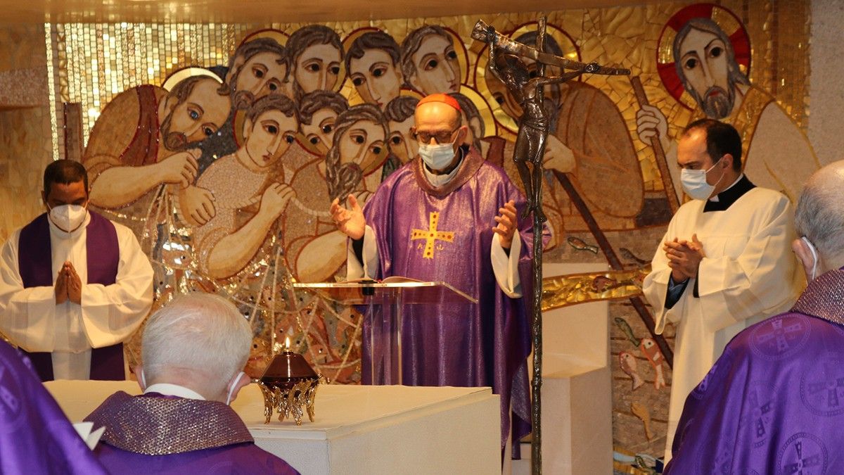 El president de la Conferència Episcopal espanyola, el cardenal Joan Josep Omella, en una missa per les víctimes de la Covid.