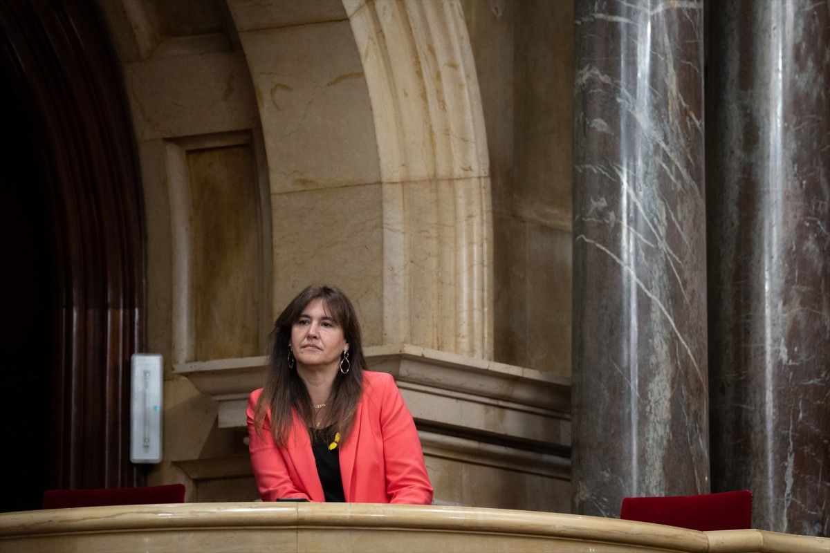 La presidenta suspesa del Parlament, Laura Borràs, a la tribuna de convidats.