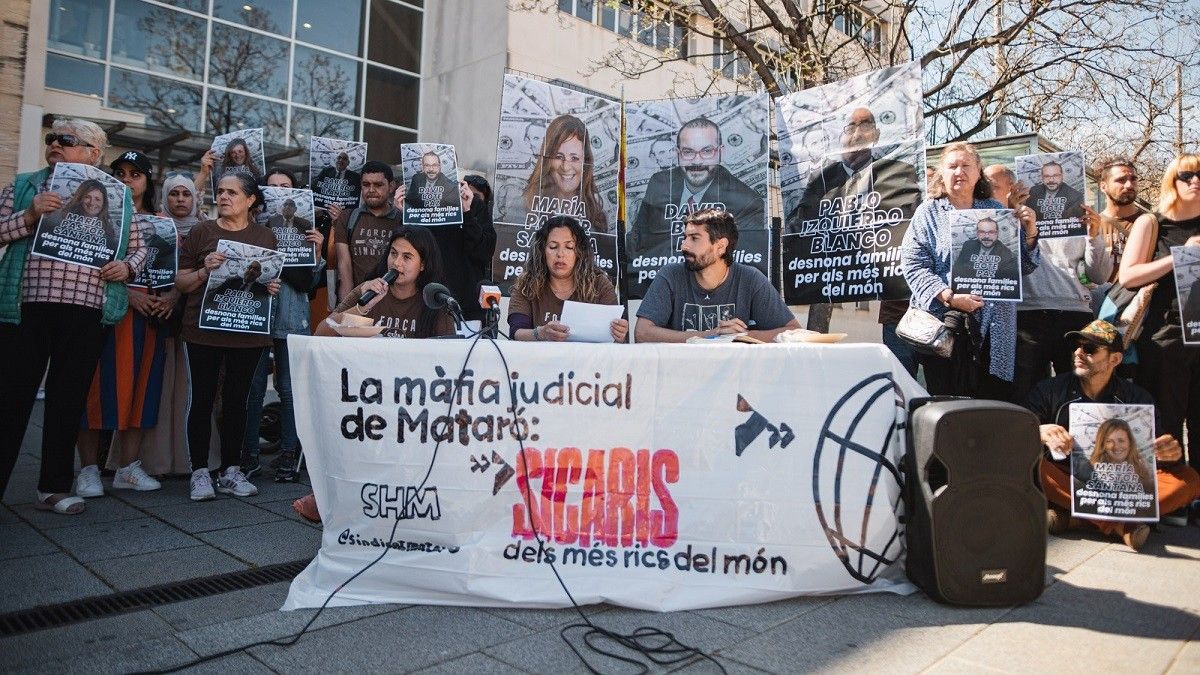 Roda de premsa per assenyalar els jutjats de Mataró en matèria d'habitatge