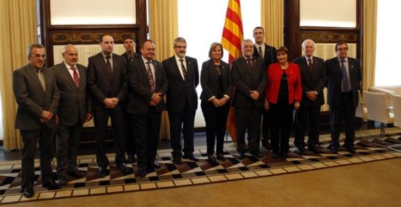 Els alcaldes de Lleida, aquest matí al Parlament.