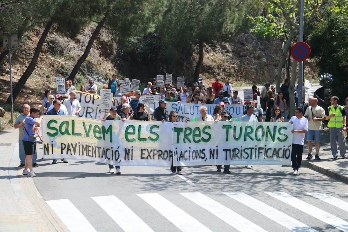 Manifestació dels veïns dels Tres Turons contra la massificació turística