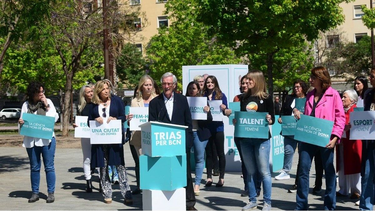 Xavier Trias, amb les dones de la seva candidatura.