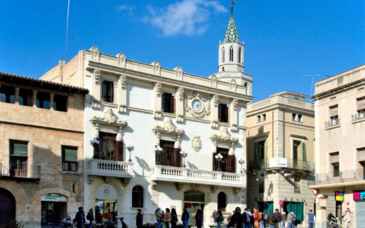 Façana del consistori municipal de la capital de l'Alt Penedès