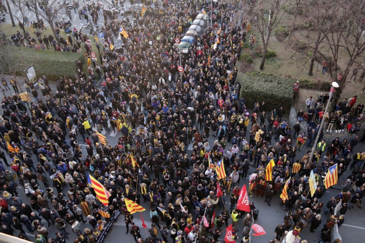 Pla general de la mainfestació a Girona d'aquest dijous 21-F.