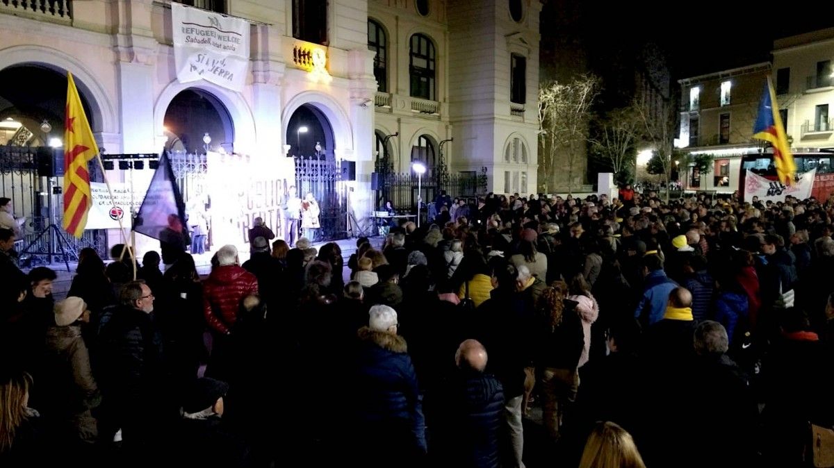 Concentració a la plaça Doctor Robert de Sabadell