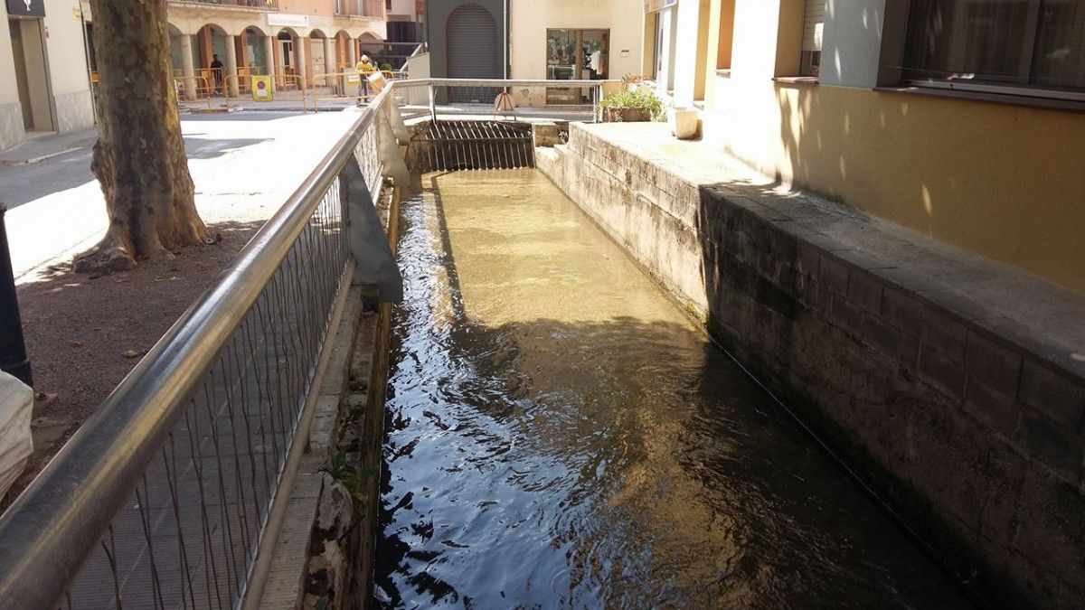 Pel canal del Martinet de Campdevànol hi passa molt poca aigua
