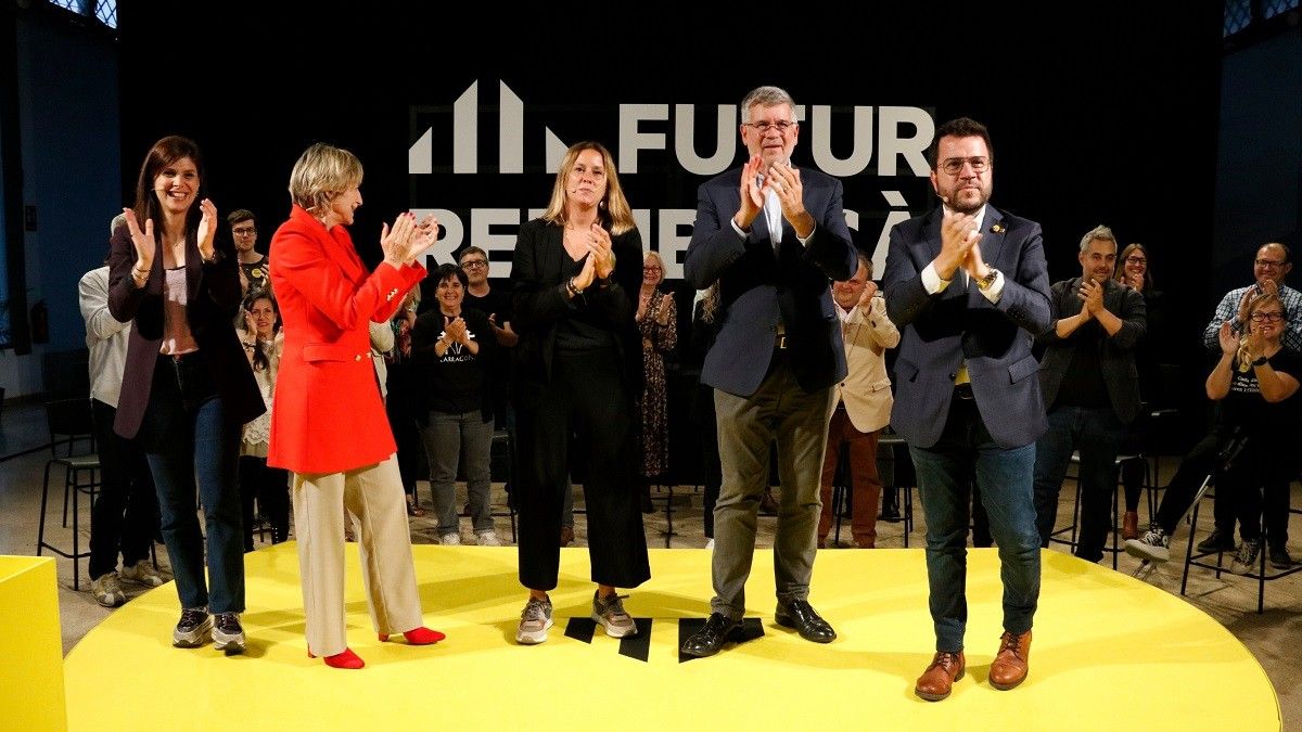 Aragonès, Forcadell i Vilalta, amb els candidats d'ERC a l'acte final de campanya a Tarragona