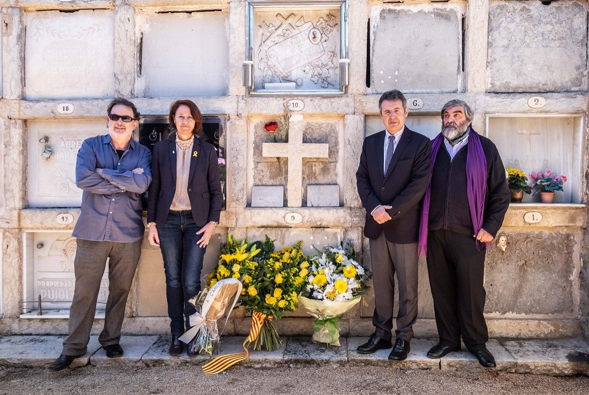 L'homenatge a Carles Rahola al cementiri
