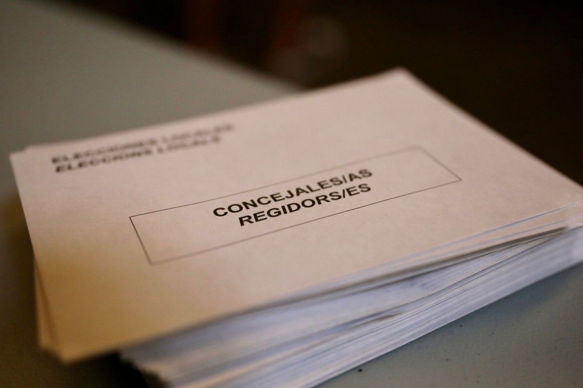 Sobres de les eleccions municipals del 28-M en un col·legi electoral