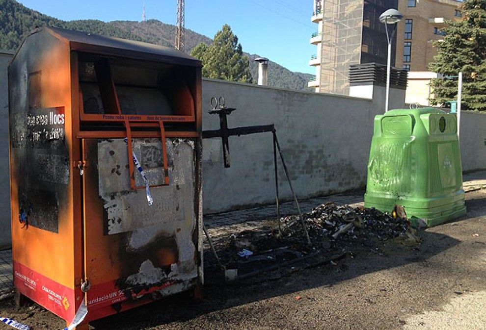 Contenidors cremats a Sant Pere