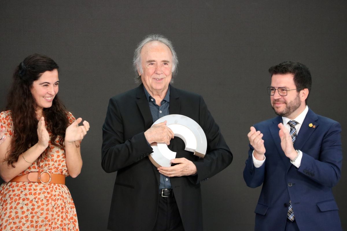 Joan Manuel Serrat amb Sílvia Pérez Cruz i el president del Govern, Pere Aragonès