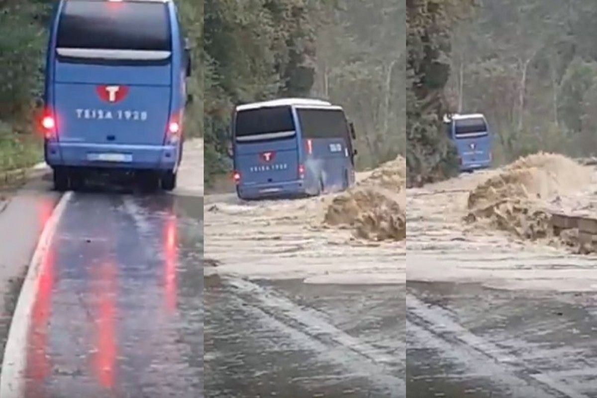 L'autocar, endinsant-se a la carretera plena d'aigua