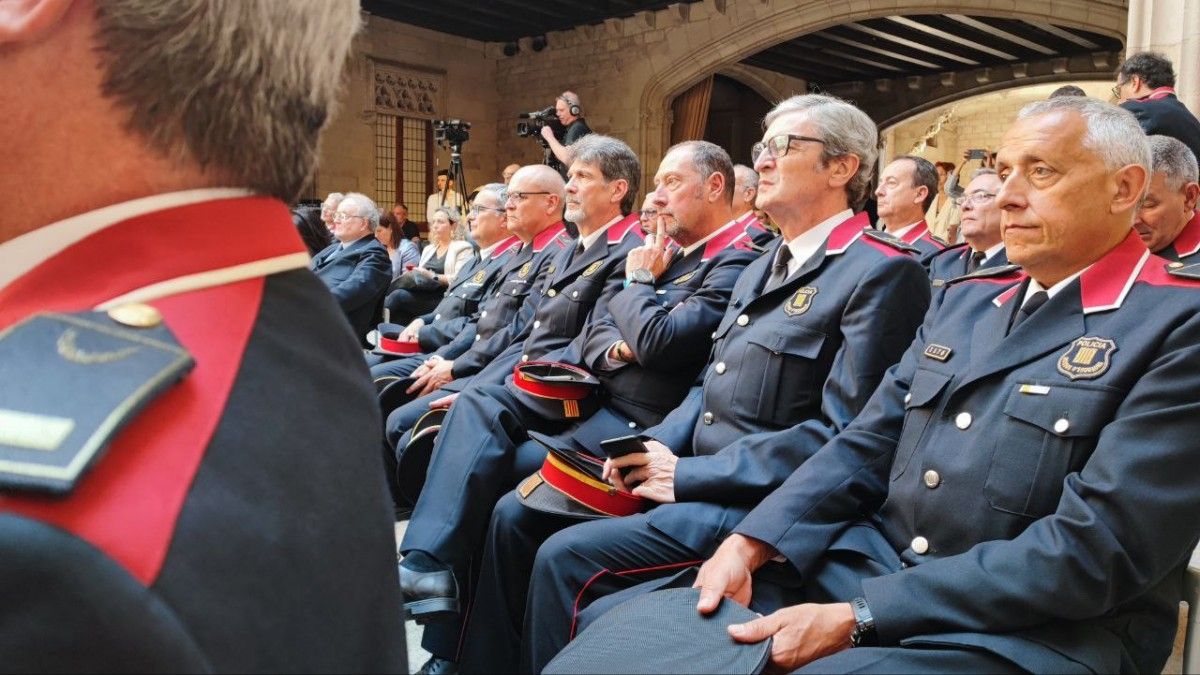 Membres de la primera promoció dels Mossos, aquest divendres al Palau de la Generalitat