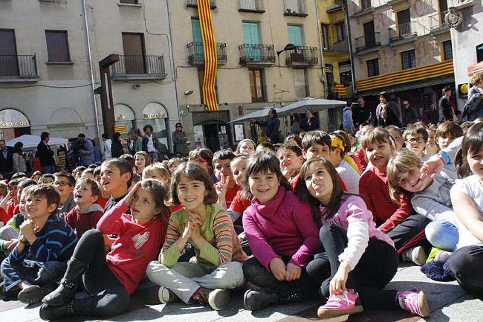 La mainada, protagonista de la matinal de Sant Jordi a Ripoll