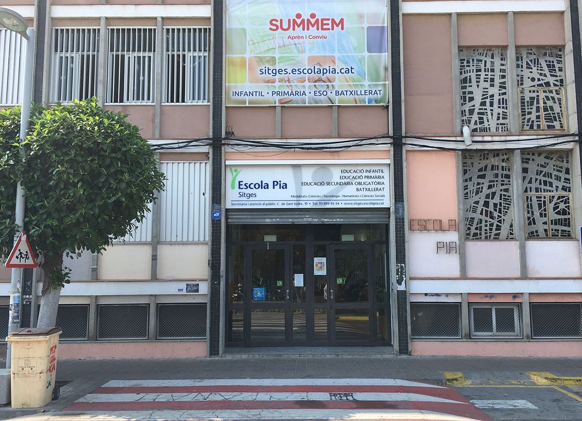 Exterior de l'Escola Pia de Sitges 