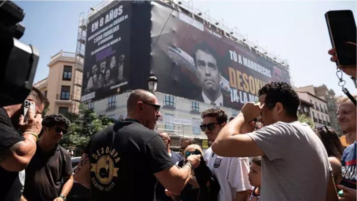 La pancarta de Desokupa al centre de Madrid