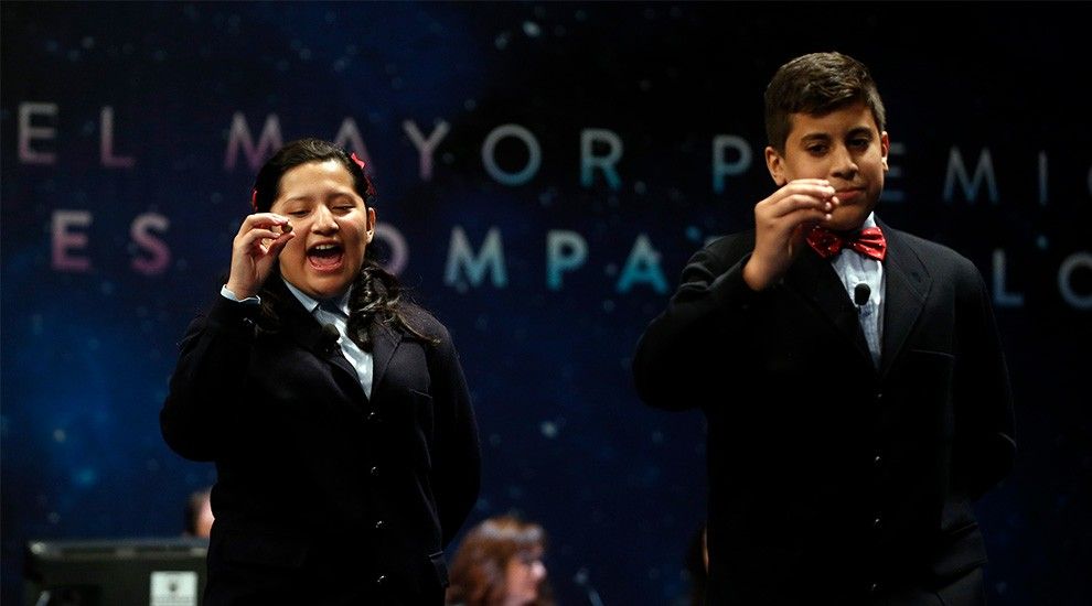 Els nens que van cantar el primer premi de la Loteria de Nadal l'any passat.