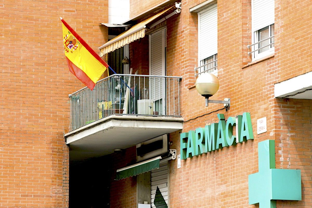 Una bandera espanyola, aquest Sant Jordi a la plaça d'Espanya