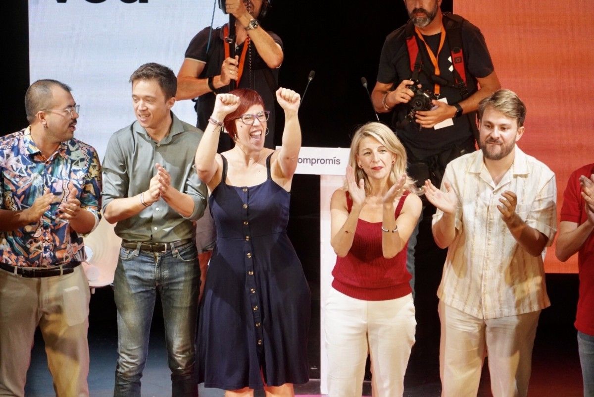 Yolanda Díaz i Àgueda Micó amb candidats de Compromís i Sumar, aquest dissabte a València