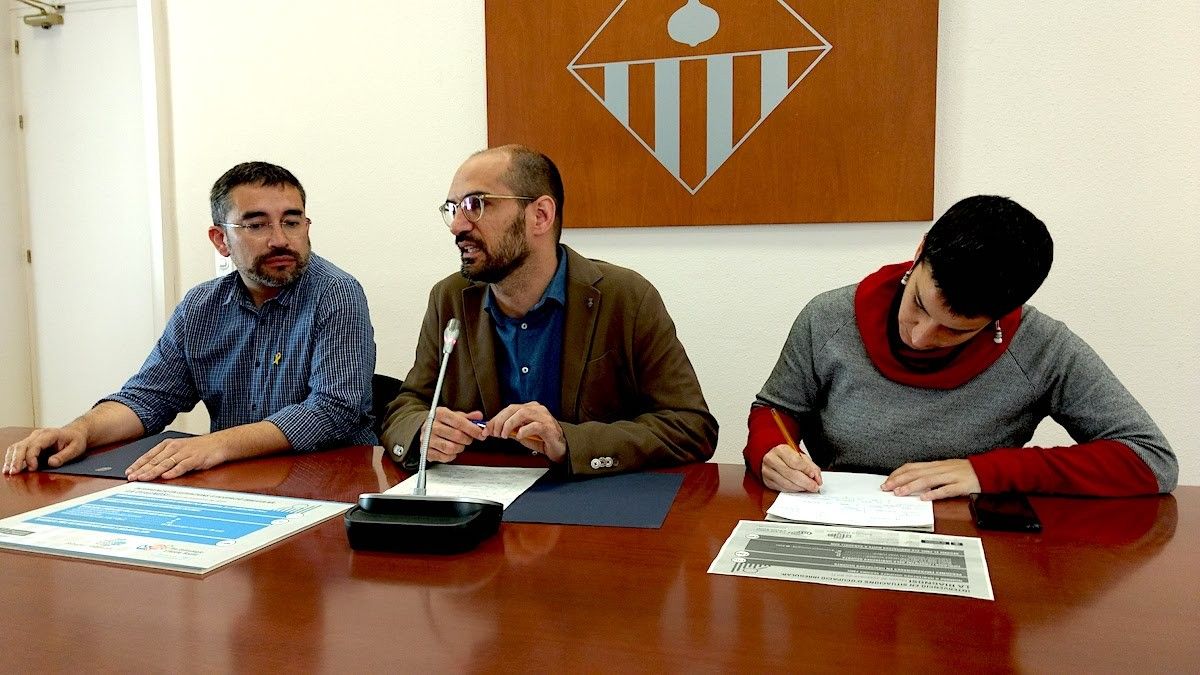 Gabriel Fernàndez, Maties Serracant i Glòria Rubio, en roda de premsa
