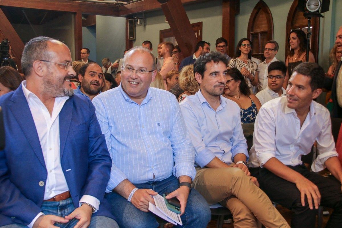 Alejandro Fernández, Miguel Tellado, Manu Reyes i Nacho Martín dimecres a la Casa Golferichs.