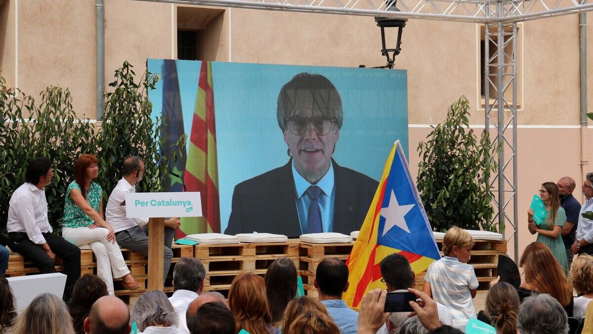 Carles Puigdemont intervé telemàticament a l'acte central de campanya de Junts a Amer