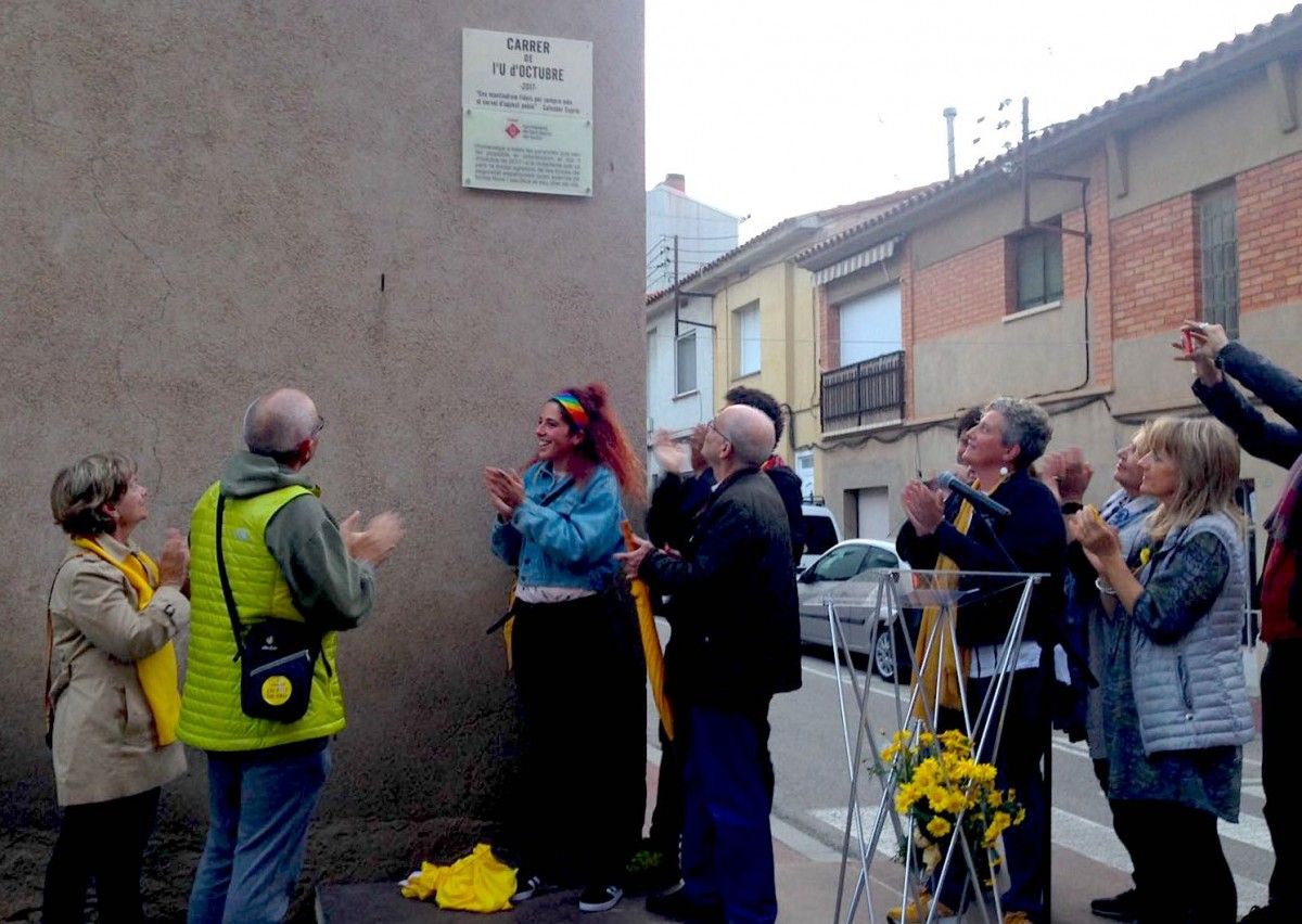 Acte de descoberta de la placa del carrer 1 d'Octubre a Sant Quirze