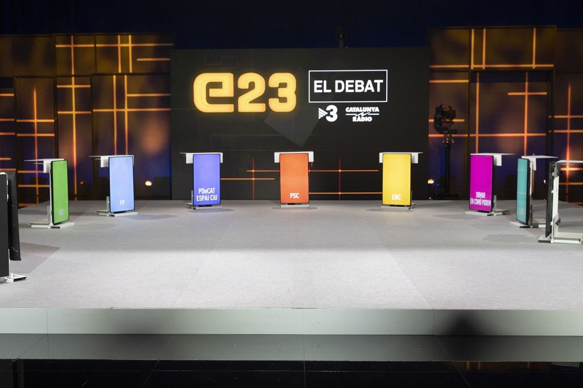 El plató del debat, poc abans de començar