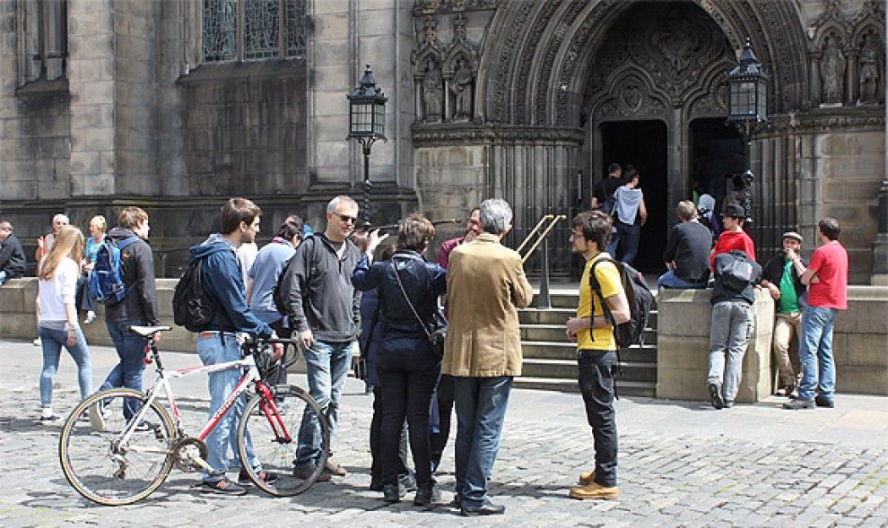 El primer dels «tours» turístico-polítics de catalans per Edimburg