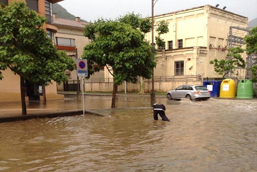 El passeig de Sant Joan de Ripoll, mig inundat